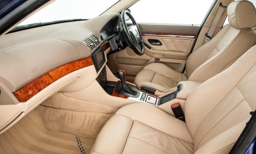 Интерьер Alpina B10 V8 Touring (E39) 1997 года  (UK) (фото 12 из 13)